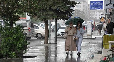 Kars'a yağmur etkili oluyor