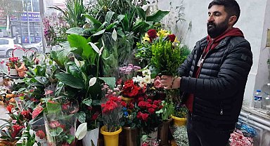 Kars'ta çiçekçilerde Anneler Günü yoğunluğu