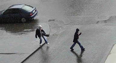 Kars'ta sağanak yağmur caddeler göle döndü