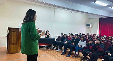Karslı öğrenciler bilim söyleşisine katıldı