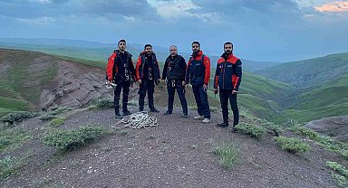 Kayalıkta mahsur kalan yavru oğlaklar AFAD tarafından kurtarıldı