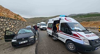 Kontrolden çıkan araç istinat duvarına çarptı: 4 yaralı