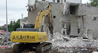 Malatya'da yıkımlar ve inşa çalışmaları sürüyor