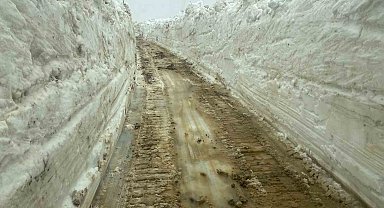 Mayıs ayında 5 metreyi bulan karda yol açma çalışması sürüyor