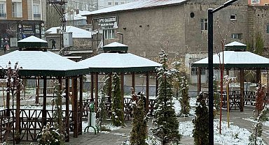 Mayıs ayında kar esareti: Her yer beyaza büründü