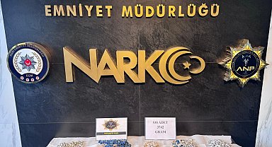 Midelerinden 3 kilo 742 gram uyuşturucu çıktı