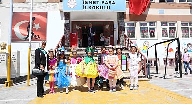 Minik öğrencilerden 'sıfır atık' defilesi