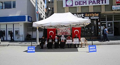 Muş'ta ailelerin evlat nöbeti devam ediyor