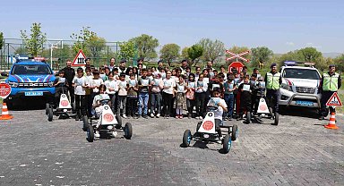 Muş'ta çocuklara trafik eğitimi verildi