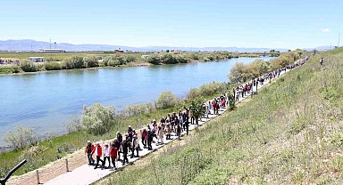 Muş'ta düzenlenen gençlik yürüyüşüne 1071 genç katıldı