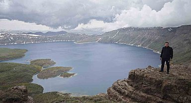 Nemrut Krater Gölü'nde bulut geçişi görsel şölen oluşturdu