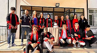 Öğrenciler mezuniyet programına polisleri de davet etti