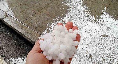 Oltu'da dolu yağışı etkili oldu