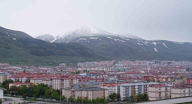 Palandöken'in zirvesi beyaza büründü