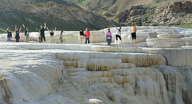 Pamukkale değil Başkale travertenleri