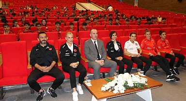 "Türkiye'de Kadın Futbolunun Gelişimi ve Sunduğu Fırsatlar" paneli düzenlendi