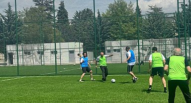 Rektör Göktaş, öğrencilerle maç yaptı