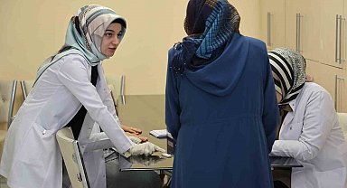 Sağlıkçılar 'kanserde erken tanı' için mobil araçla ilçe ilçe dolaşıyor