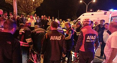 Takla atan otomobilde sıkışan 2 kişi kurtarıldı