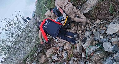 Tatvan'da minibüs şarampole yuvarlandı: 1 ölü, 11 yaralı