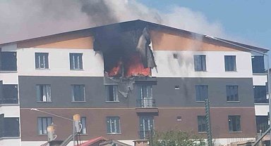 Tatvan'da şiddetli patlama: Alevler daireyi sardı