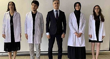 Tıp Fakültesi dönem birincisi öğrencilerine önlük giyme töreni düzenlendi