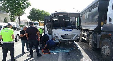 Üç aracın karıştığı kazada 1 kişi yaralandı