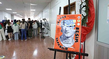 Ütü tekniği ile yapılan soyut resimler mest etti