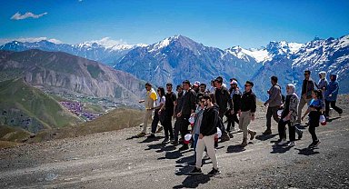 Vali Ali Çelik 19 Mayıs yürüyüşüne katıldı