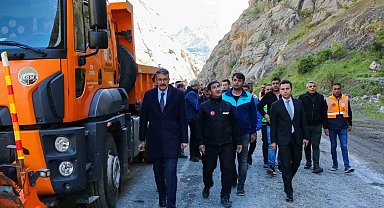 Vali Çelik, Çukurca yolundaki çalışmaları yerinde inceledi