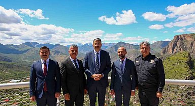 Vali Çelik, Çukurca'ya hayran kaldı