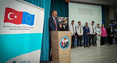 Vali Çelik "Geleceğin Teknoloji Yıldızları Yetişiyor" tiyatro gösterisine katıldı