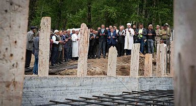 Vali Çelik, Yeşilova Camisi'nin temelini attı
