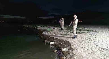 Van'da jandarma ekiplerin gece inci kefali nöbeti
