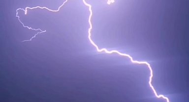 Van'da şimşekler geceyi aydınlattı