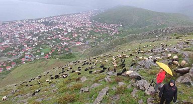 Yağmur ve dolu altında saatlerce "gökkuşağını" beklediler