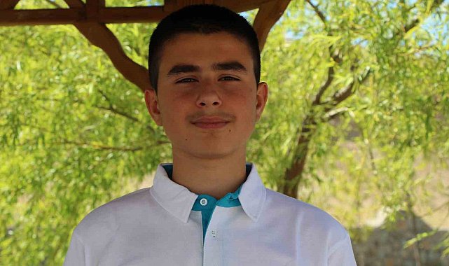 14 yaşındaki Yasir, günde 5 saat çalışarak LGS'den 500 tam puan aldı