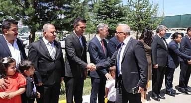 Ağrı Emniyet Müdürü İpar ve eşi personelle bayramlaştı