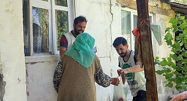 Ağrı Umut Kervanı Derneği'nden yüzlerce aileye et yardımı