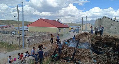 Ağrı'da ahırda çıkan yangın korkuttu