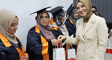 Ağrı'da anneler okuma yazmayı öğrendi, mezuniyet töreniyle kutlandı
