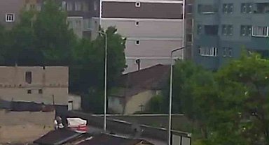 Ağrı'da binanın çatısı alevlere teslim oldu