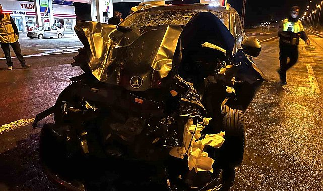 Ağrı'da otomobil ile traktör çarpıştı: 7 yaralı