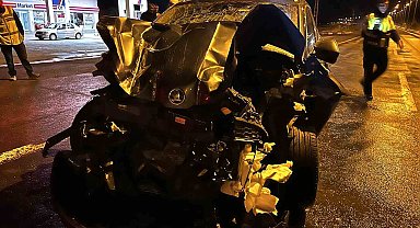 Ağrı'da otomobil ile traktör çarpıştı: 7 yaralı