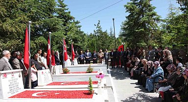 Ahlatlı Şehit Mesut Ardıç kabri başında anıldı