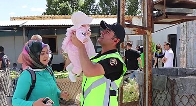 Ailelerinin bindiği araçlar için polis telsizinden şüpheli ihbarı yapıldı