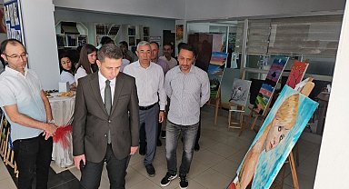 Anadolu Lisesi'nde açılan resim sergisi tam not aldı