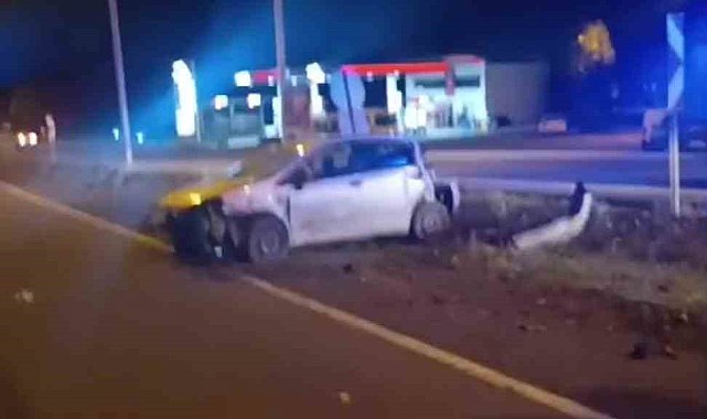 Ardahan'da önündeki araca çarpan otomobil böyle takla attı: 2 yaralı