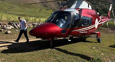 Arı sokması sonucu bilinç kaybı yaşayan hasta, ambulans helikopterle Erzurum'a sevk edildi