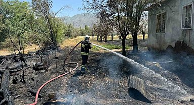 Bahçede yakılan ateş müstakil eve sıçradı